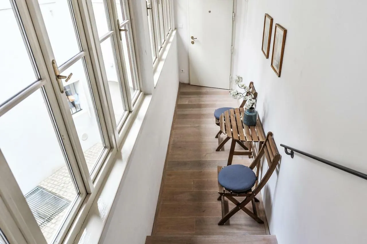 Апартаменты Cozy Quiet Studio At Charles Bridge Прага Чехия